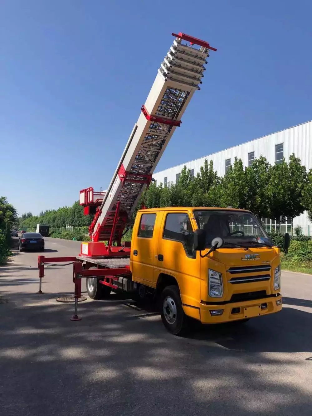 定安附近的云梯车出租服务：轻松解决高空作业需求