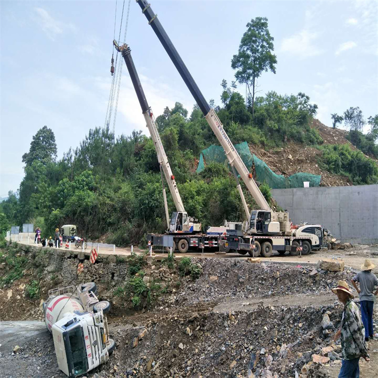 定安汽车掉沟里叫吊车救援要多少钱